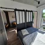 Port Stylowy Loft- W Cenie Klimatyzacja, Baseny, 2 Jacuzzi, Sauna, Szlafroki, Bawialnia Lejlighed