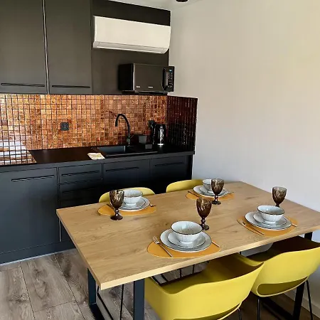 Port Stylowy Loft- W Cenie Klimatyzacja, Baseny, 2 Jacuzzi, Sauna, Szlafroki, Bawialnia Апартаменты