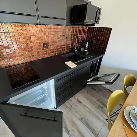 Port Stylowy Loft- W Cenie Klimatyzacja, Baseny, 2 Jacuzzi, Sauna, Szlafroki, Bawialnia Апартаменты Колобжег
