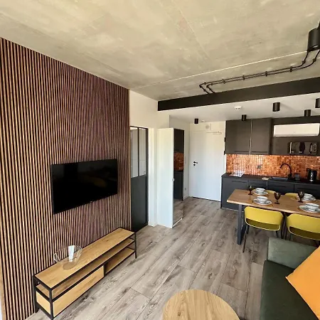 Port Stylowy Loft- W Cenie Klimatyzacja, Baseny, 2 Jacuzzi, Sauna, Szlafroki, Bawialnia Апартаменты Колобжег